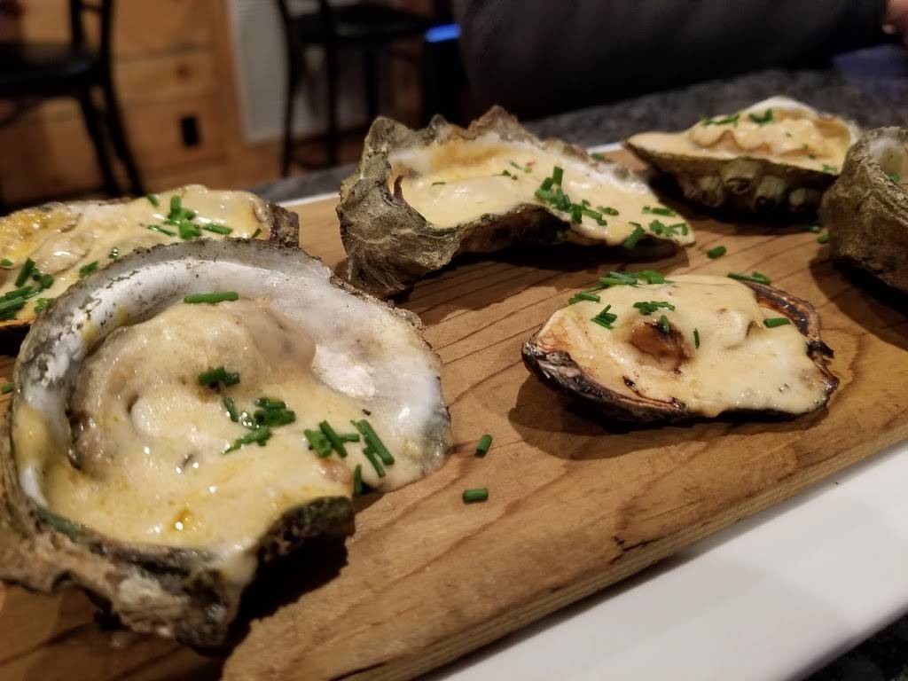 The Cue Restaurant and Catering | restaurant | 2 Pembroke Rd, Danbury, CT 06811, USA | 2032074669 OR +1 203-207-4669