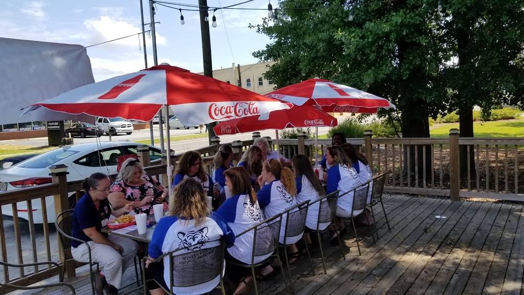 Midtown MeMes | restaurant | 235 W 3rd St, Jackson, GA 30233, USA | 7705043299 OR +1 770-504-3299