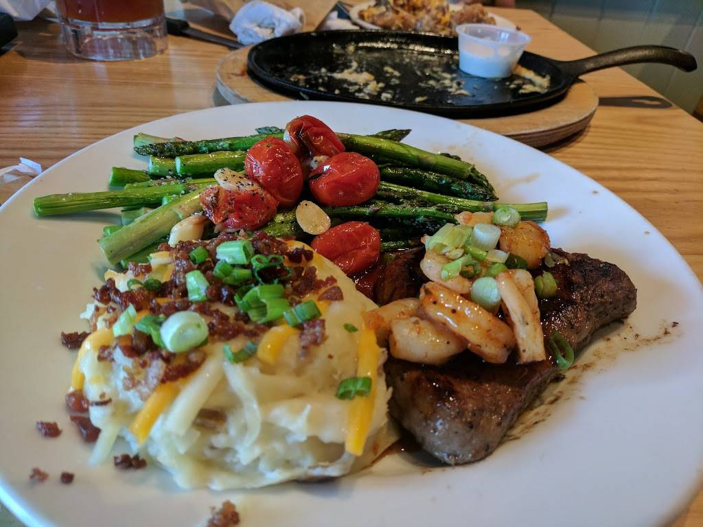 Chilis Grill & Bar | restaurant | 300 N University Dr, Pembroke Pines, FL 33024, USA | 9544319446 OR +1 954-431-9446