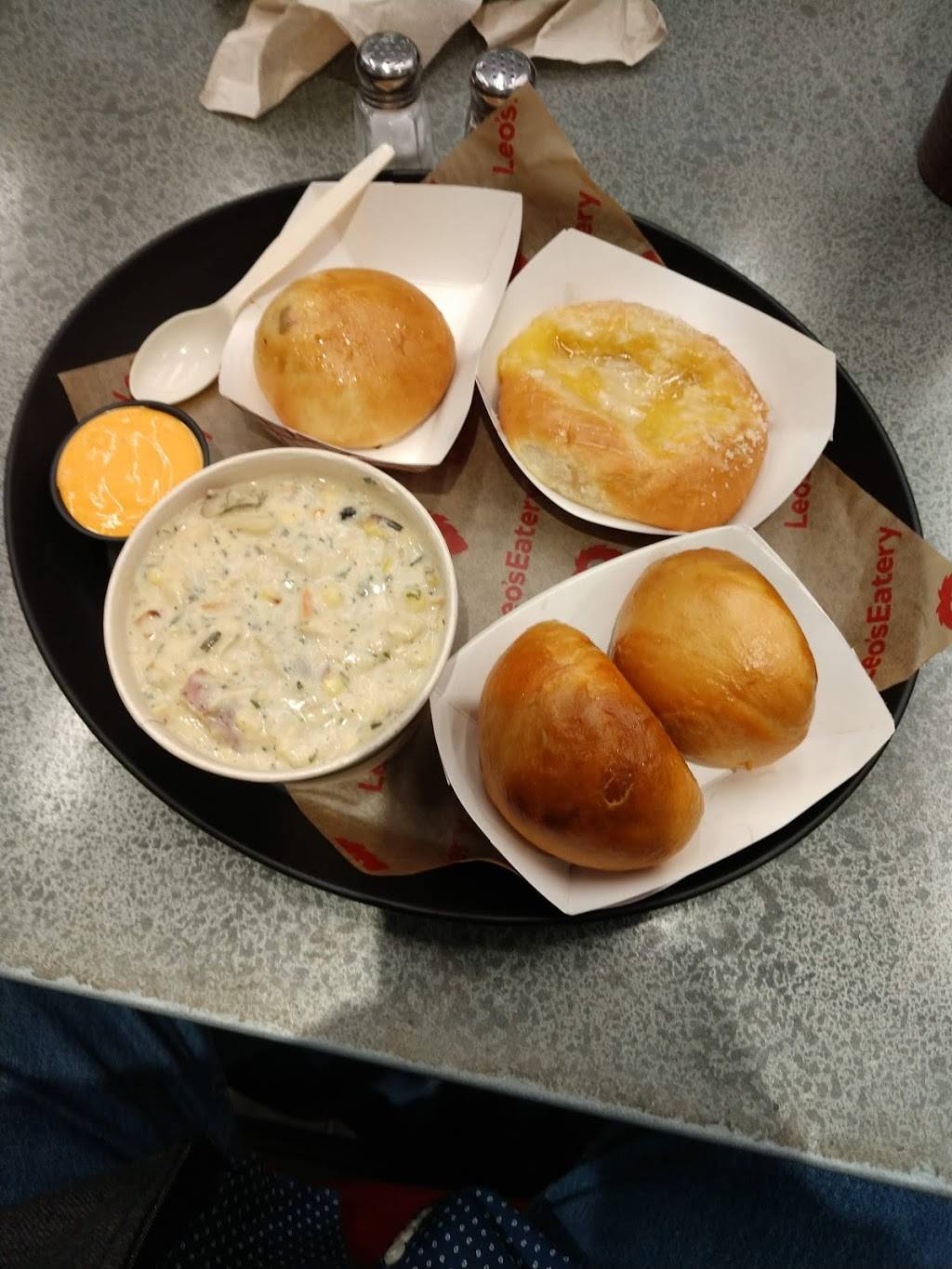 Leos Eatery | restaurant | 2212 W Main St, Greenfield, IN 46140, USA | 3173181946 OR +1 317-318-1946