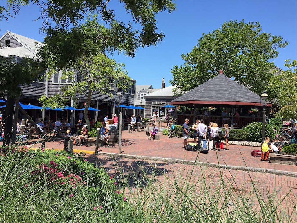 Nantucket Tavern & Gazebo | restaurant | 4 Harbor Square, Nantucket, MA 02554, USA | 5082281266 OR +1 508-228-1266