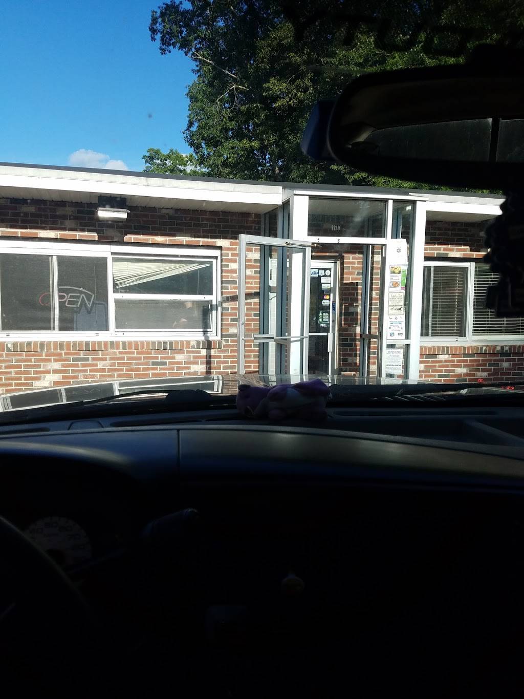 Thompson House of Pizza | restaurant | 1139 Riverside Dr, North Grosvenor Dale, CT 06255, USA | 8609233018 OR +1 860-923-3018