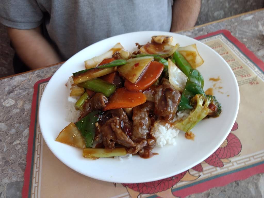 Mei Ling Chinese Food | restaurant | 15005 Yonge St, Aurora, ON L4G 1M5, Canada | 9057261218 OR +1 905-726-1218