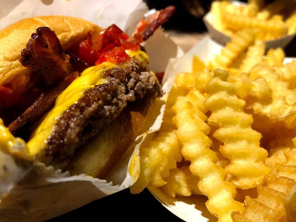Shake Shack | restaurant | 100 E Camelback Rd, Phoenix, AZ 85012, USA | 6029033240 OR +1 602-903-3240