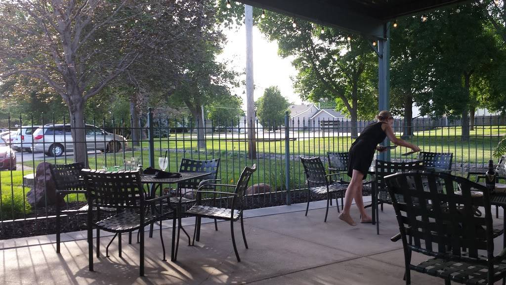 Tishs Restaurant | restaurant | 1207 S 35th St, Council Bluffs, IA 51501, USA | 7123235456 OR +1 712-323-5456