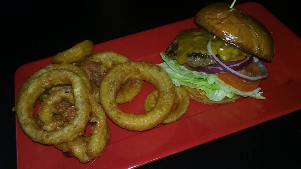 The Varsity Sports Bar And Grill | restaurant | 8112 Beechmont Ave, Cincinnati, OH 45255, USA | 5134743600 OR +1 513-474-3600