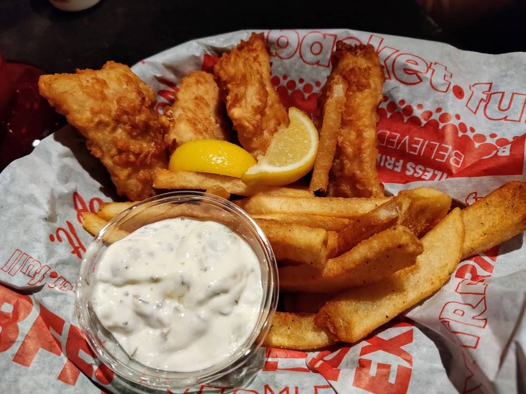 Red Robin Gourmet Burgers and Brews | restaurant | 401 NE Northgate Way, Seattle, WA 98125, USA | 2063650933 OR +1 206-365-0933