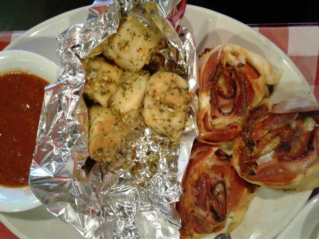 Famous Joes Pizza | restaurant | 2460 Lacy Ln #108, Carrollton, TX 75006, USA | 9722435637 OR +1 972-243-5637