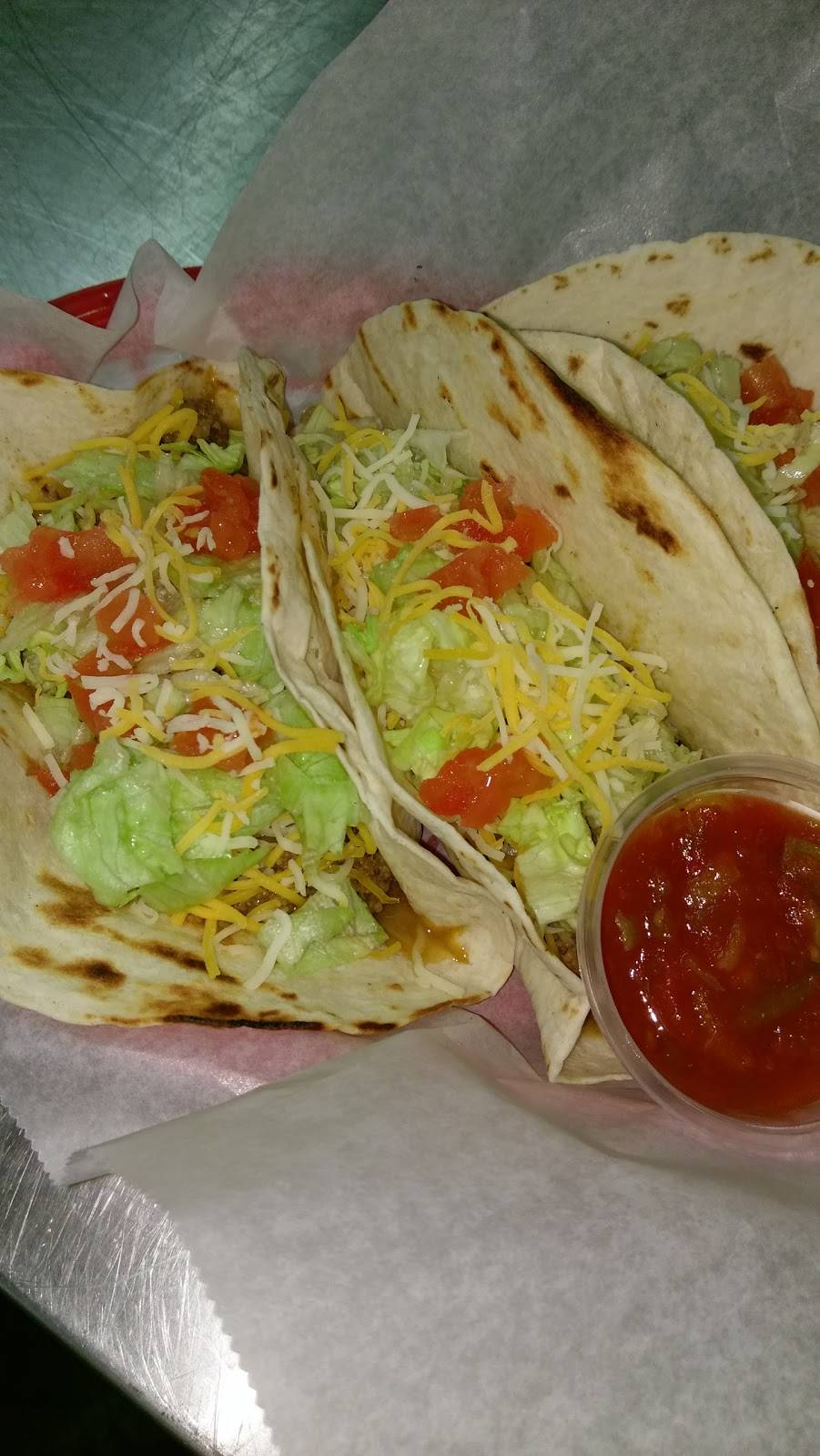 Melius Bar & Cafe | restaurant | 1701 Lake Ave, Metairie, LA 70005, USA | 5048289446 OR +1 504-828-9446