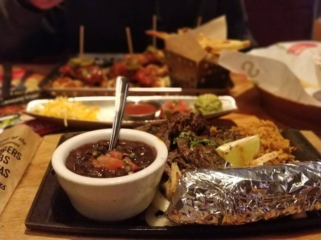 Chilis Grill & Bar | meal takeaway | 19071 Golden Valley Rd, Santa Clarita, CA 91387, USA | 6612992588 OR +1 661-299-2588