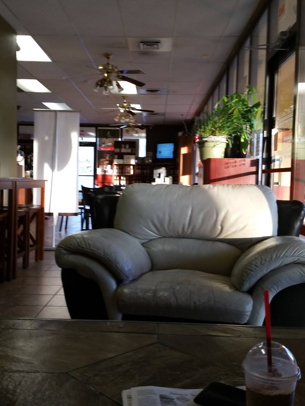 Cafe Latte Co | restaurant | 1000 C St # 70, Galt, CA 95632, USA | 2097457158 OR +1 209-745-7158