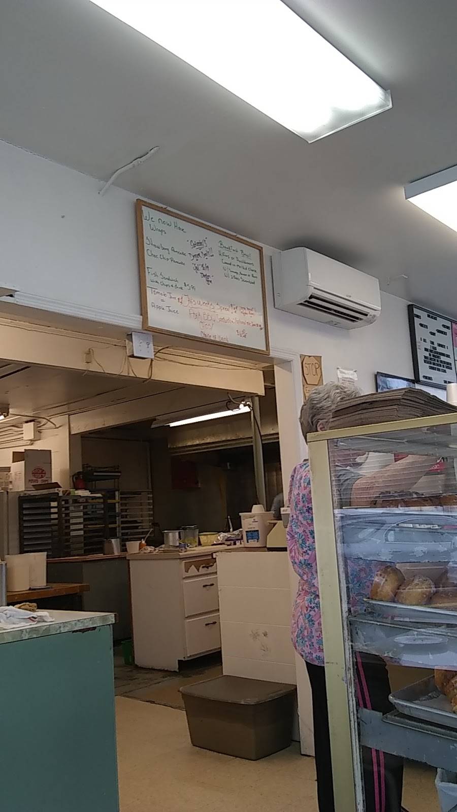 Donuts Delight | restaurant | 2710 Stuarts Draft Hwy, Stuarts Draft, VA 24477, USA | 5403372526 OR +1 540-337-2526