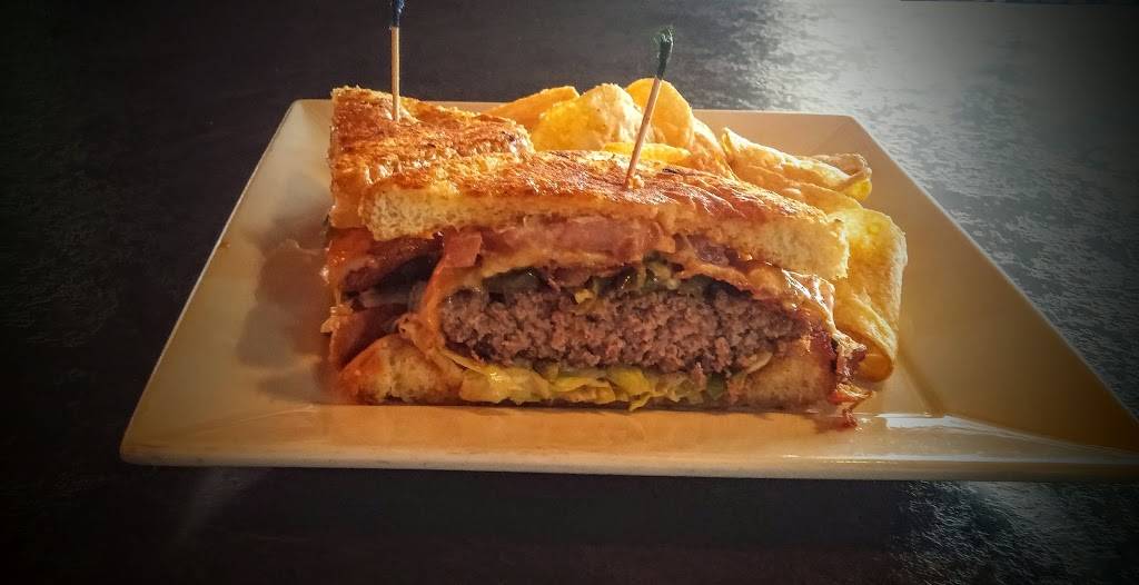 Bert & Dens Grille | restaurant | 4200 S East St #6, Indianapolis, IN 46227, USA | 3177807001 OR +1 317-780-7001