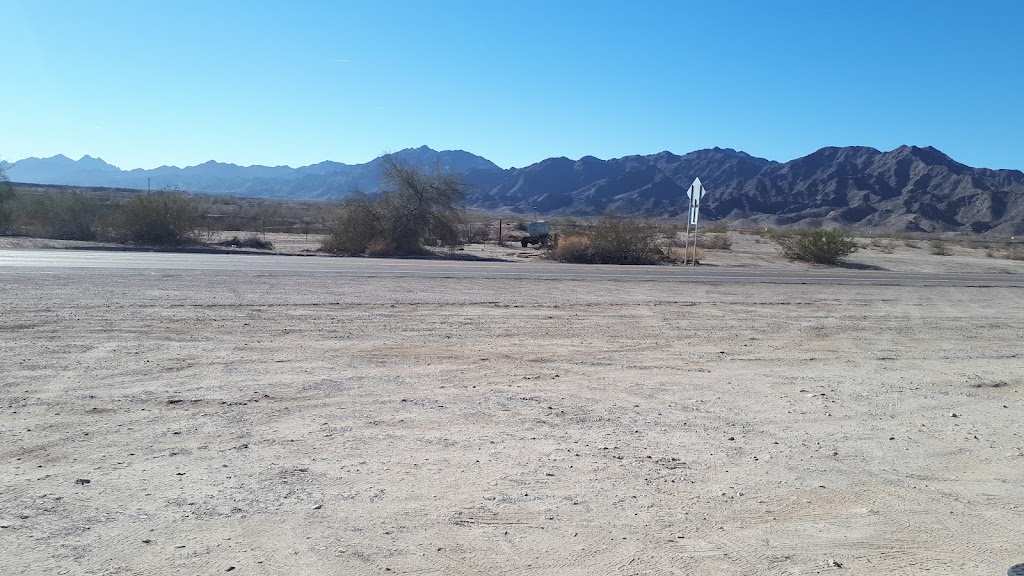 Ligurta Station Restaurant | restaurant | 19702 Old US 80, Wellton, AZ 85356, USA | 9287854361 OR +1 928-785-4361