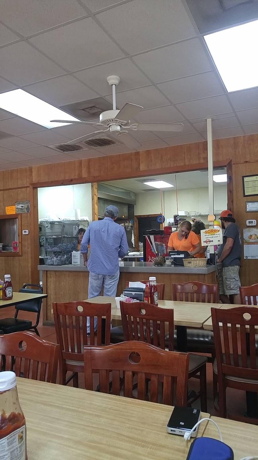 Fish Hut | restaurant | 120 Water St, Savannah, TN 38372, USA | 7319256571 OR +1 731-925-6571