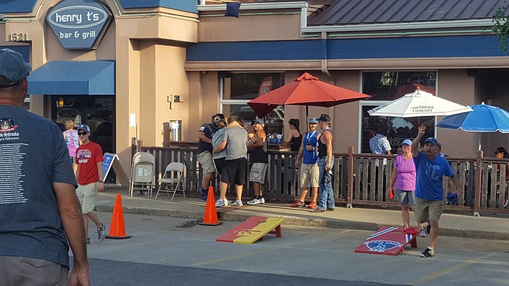 Henry Ts | restaurant | 1521 SW 21st St, Topeka, KS 66604, USA | 7852339333 OR +1 785-233-9333