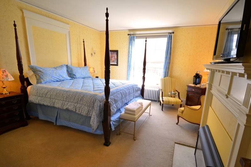 Gateways Inn & Restaurant | night club | 51 Walker St, Lenox, MA 01240, USA | 4136372532 OR +1 413-637-2532