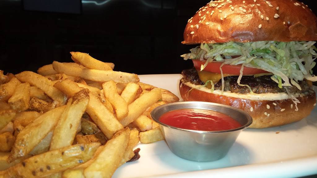 Sociable Kitchen + Tavern | restaurant | 45 King George Rd, Brantford, ON N3R 5K2, Canada | 5197514042 OR +1 519-751-4042