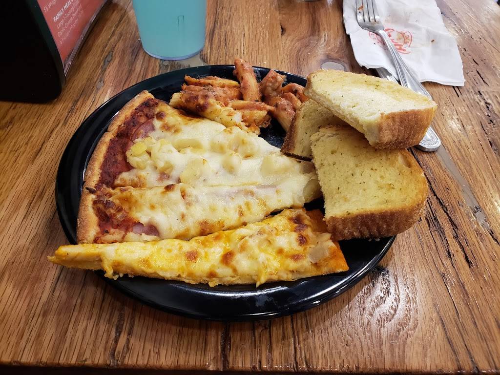 Reds Savoy Pizza | restaurant | 582 Prairie Center Dr, Eden Prairie, MN 55344, USA | 9529443020 OR +1 952-944-3020