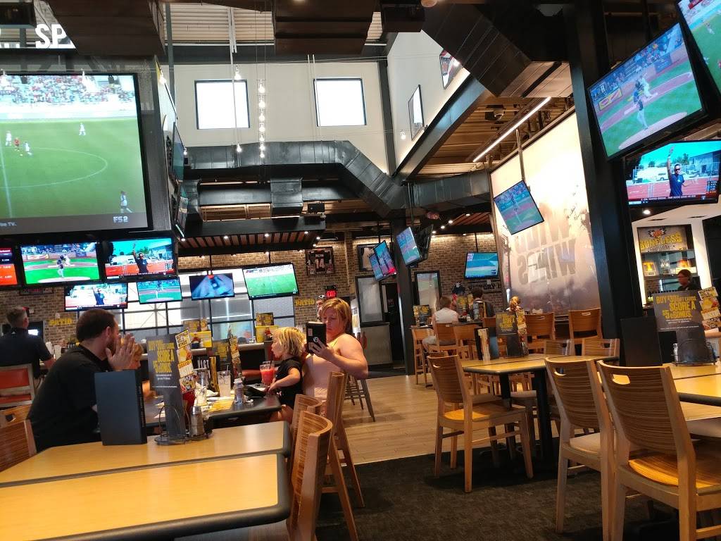 Buffalo Wild Wings | restaurant | 7741 Beechmont Ave, Cincinnati, OH 45255, USA | 5132311424 OR +1 513-231-1424