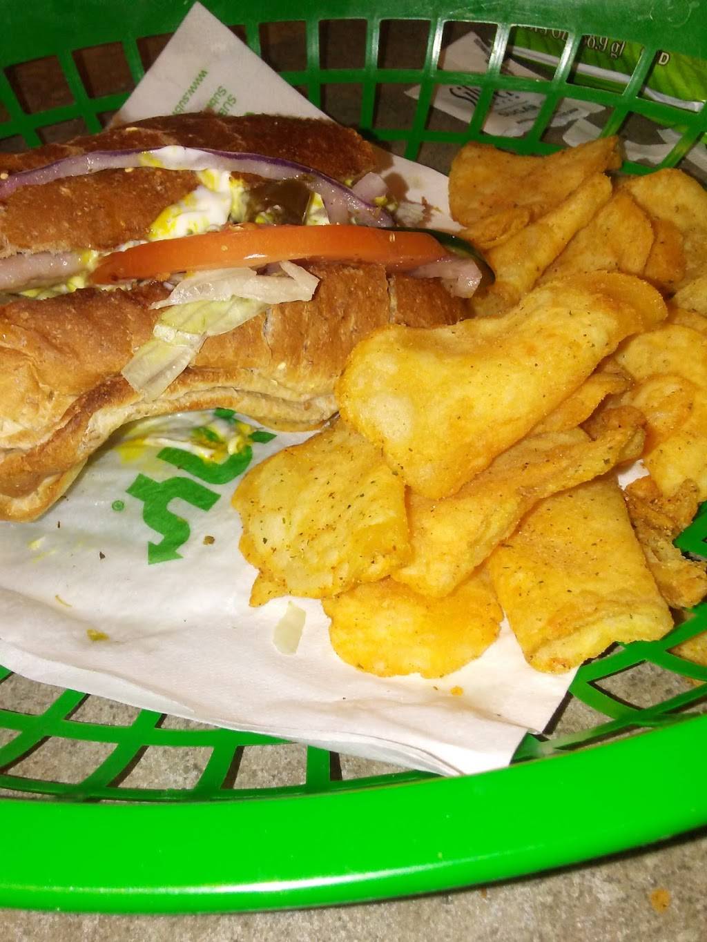 Subway Restaurants | restaurant | 274 W Fullerton Ave, Addison, IL 60101, USA | 6306297827 OR +1 630-629-7827