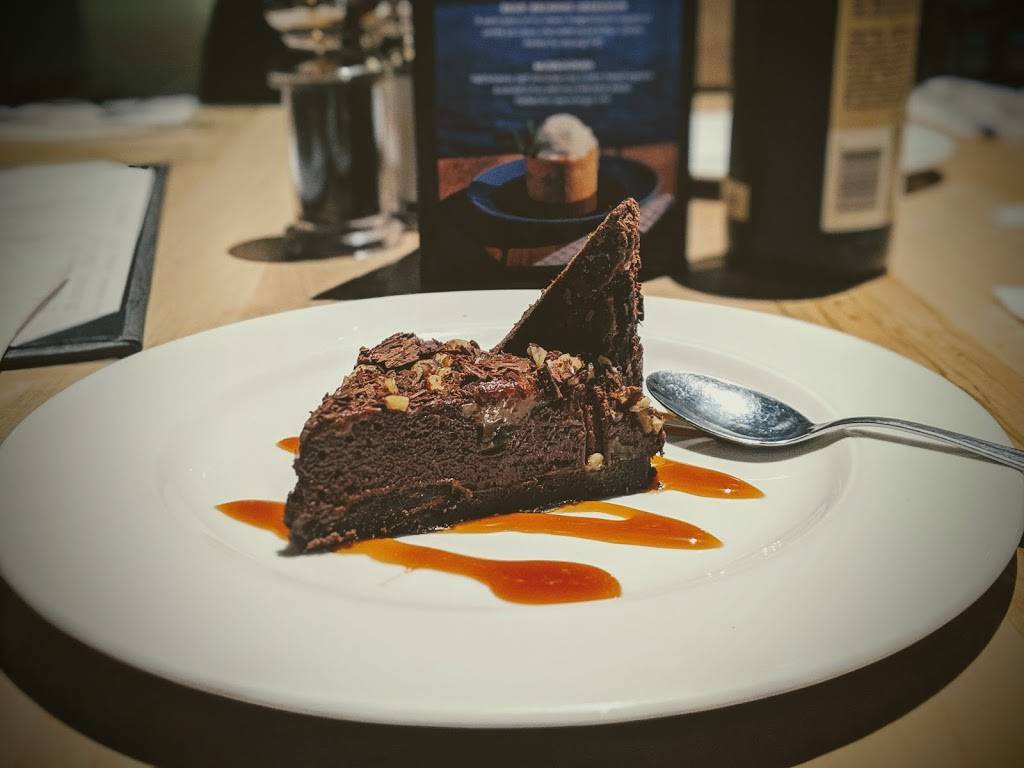 Turtle Jacks Etobicoke | restaurant | 925 Dixon Rd, Etobicoke, ON M9W 1J8, Canada | 4166743031 OR +1 416-674-3031