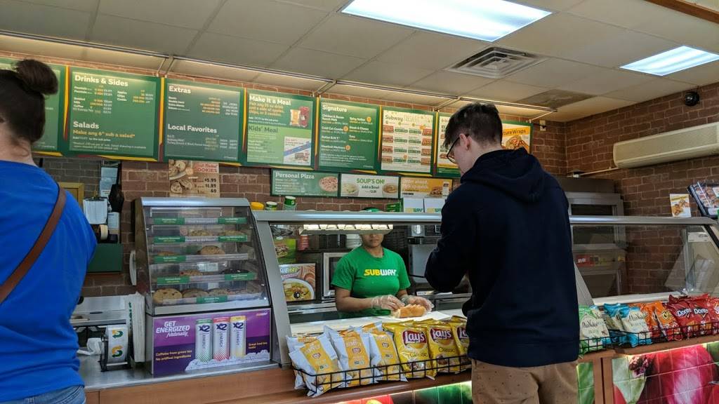 Subway | restaurant | 260 Shirland Ave, Beloit, WI 53511, USA | 6083659399 OR +1 608-365-9399