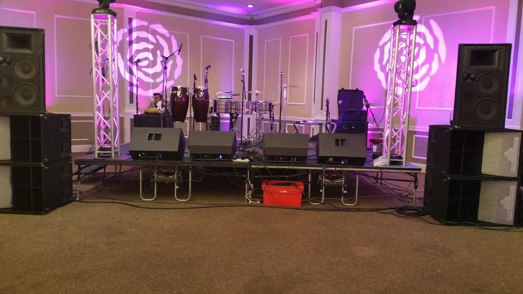 Lakehurst Banquets | night club | 300 Lakehurst Rd, Waukegan, IL 60085, USA | 8474403300 OR +1 847-440-3300