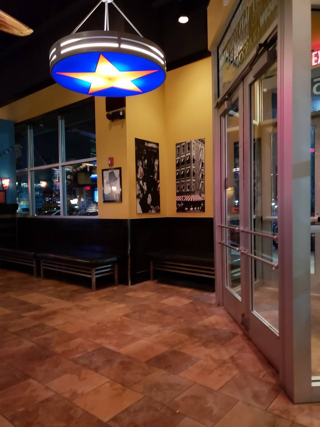 TGI Fridays | restaurant | 9651 W Higgins Rd, Rosemont, IL 60018, USA | 8472921138 OR +1 847-292-1138