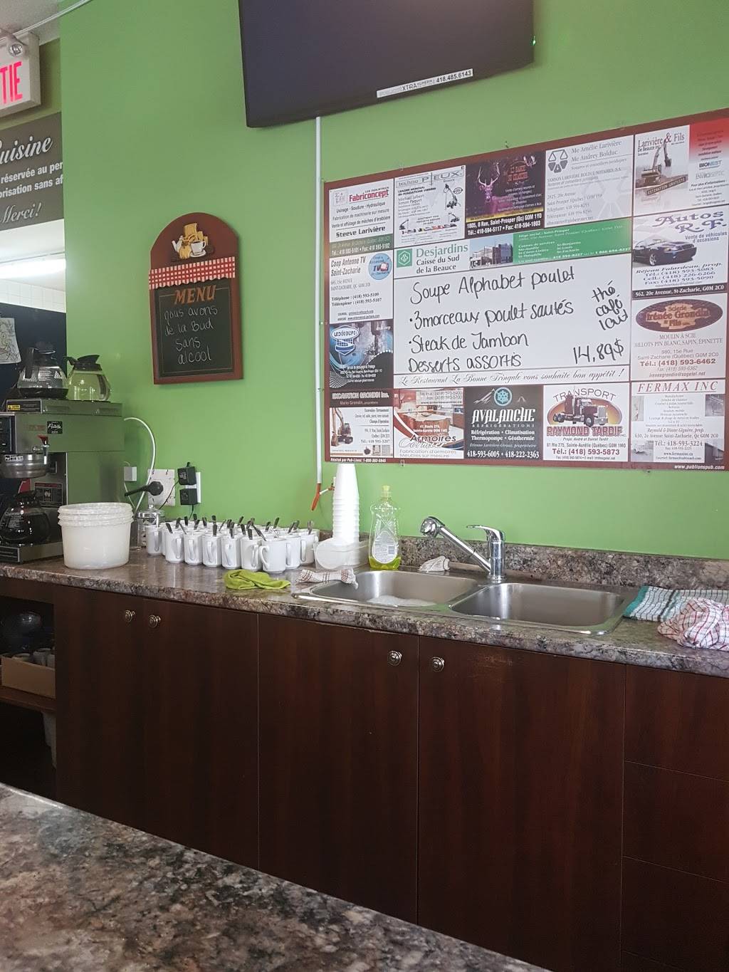 Restaurant A La Bonne Fringale | restaurant | 531 20e Avenue, Saint-Zacharie, QC G0M 2C0, Canada | 4185933939 OR +1 418-593-3939