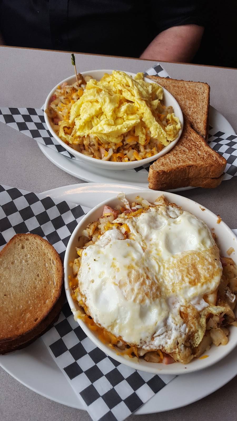 Southside Grill | restaurant | 794 Exeter Rd, London, ON N6E 1L5, Canada | 5196494066 OR +1 519-649-4066