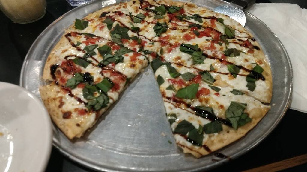 Mama Mias Pizza | restaurant | 18880 W Bluemound Rd, Brookfield, WI 53045, USA | 2627890277 OR +1 262-789-0277