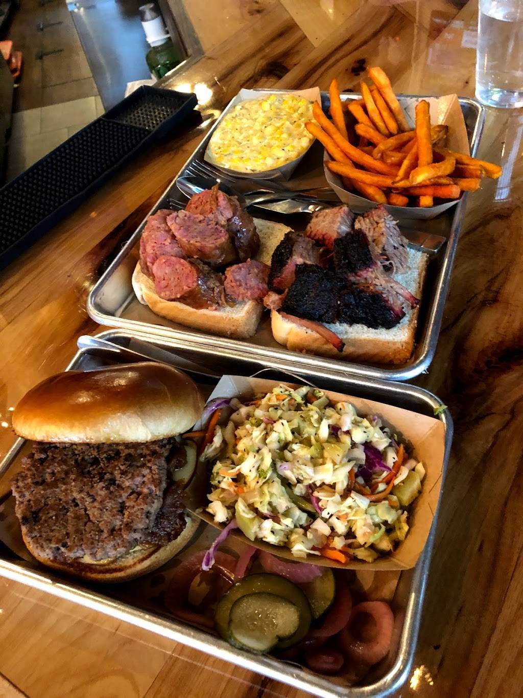 Jousting Pigs BBQ | restaurant | 110 E Kansas St, Liberty, MO 64068, USA | 8167027555 OR +1 816-702-7555