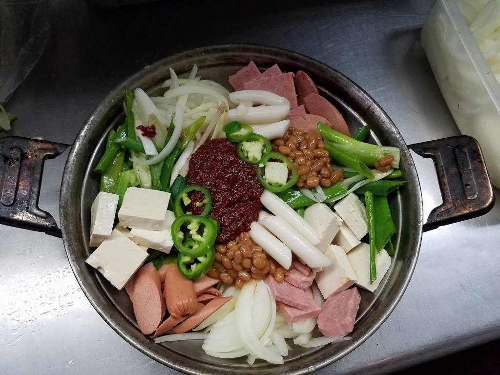 명가족발 Myung Ga Jokbal | restaurant | 3063 W 8th St, Los Angeles, CA 90005, USA | 2133680880 OR +1 213-368-0880