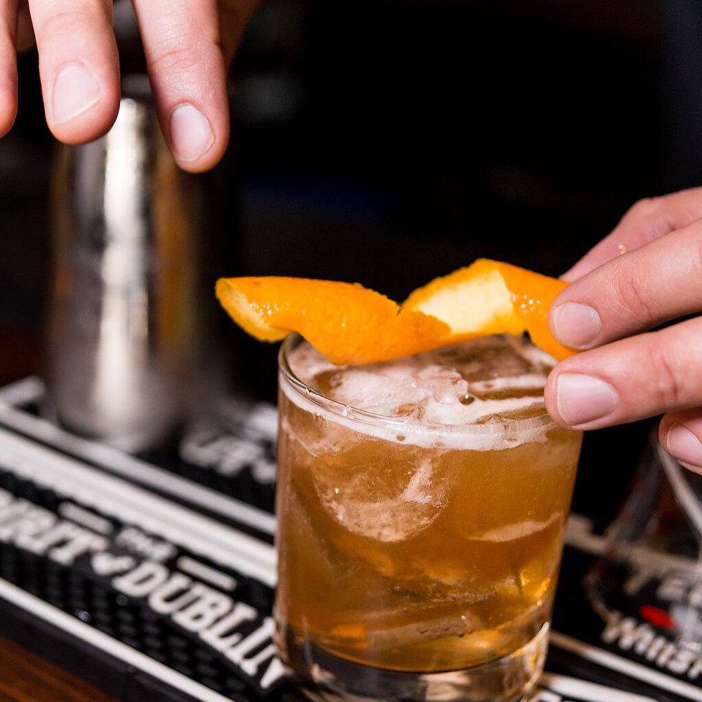 de Veres Irish Pub | restaurant | 217 E St, Davis, CA 9616, USA | 5302045533 OR +1 530-204-5533