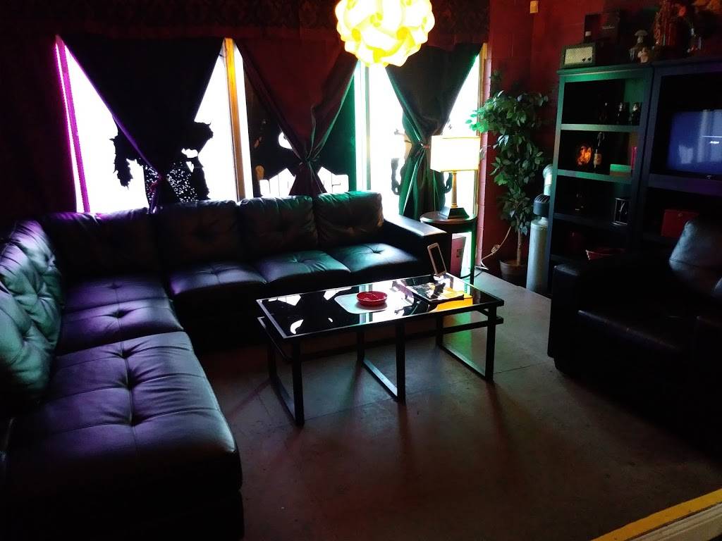 420 Kara-Smokey - Cannabis Karaoke Bar | night club | 2508 E Bijou St, Colorado Springs, CO 80909, USA | 7194459083 OR +1 719-445-9083