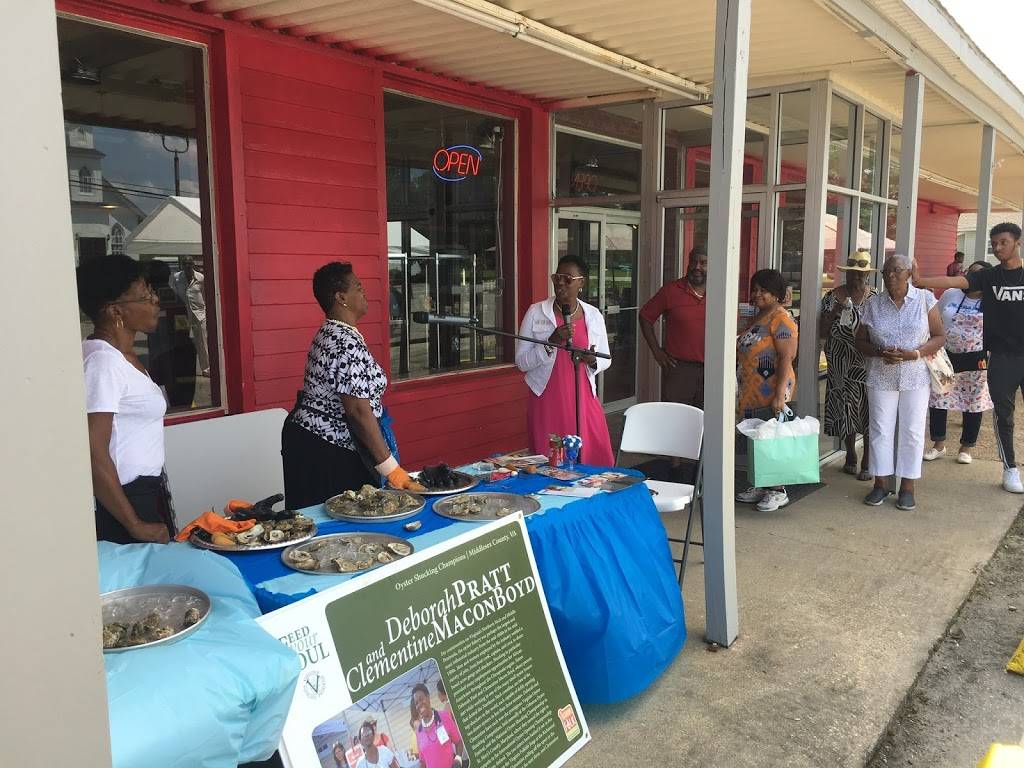 The Colonial Trail Seafood Market | restaurant | 580 Colonial Trail E, Surry, VA 23883, USA | 7572940580 OR +1 757-294-0580