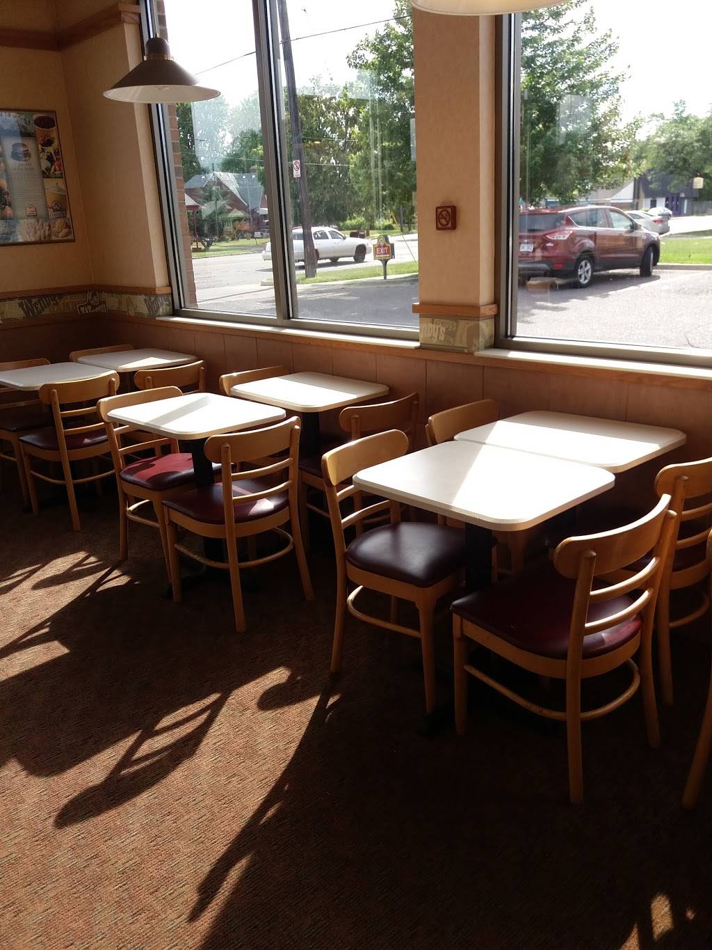 Wendys | restaurant | 19100 Kelly Rd, Detroit, MI 48224, USA | 3133721152 OR +1 313-372-1152