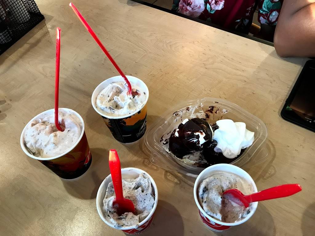 Dairy Queen Grill & Chill | restaurant | 2590 W Old US Hwy 441, Mt Dora, FL 32757, USA | 3523835092 OR +1 352-383-5092