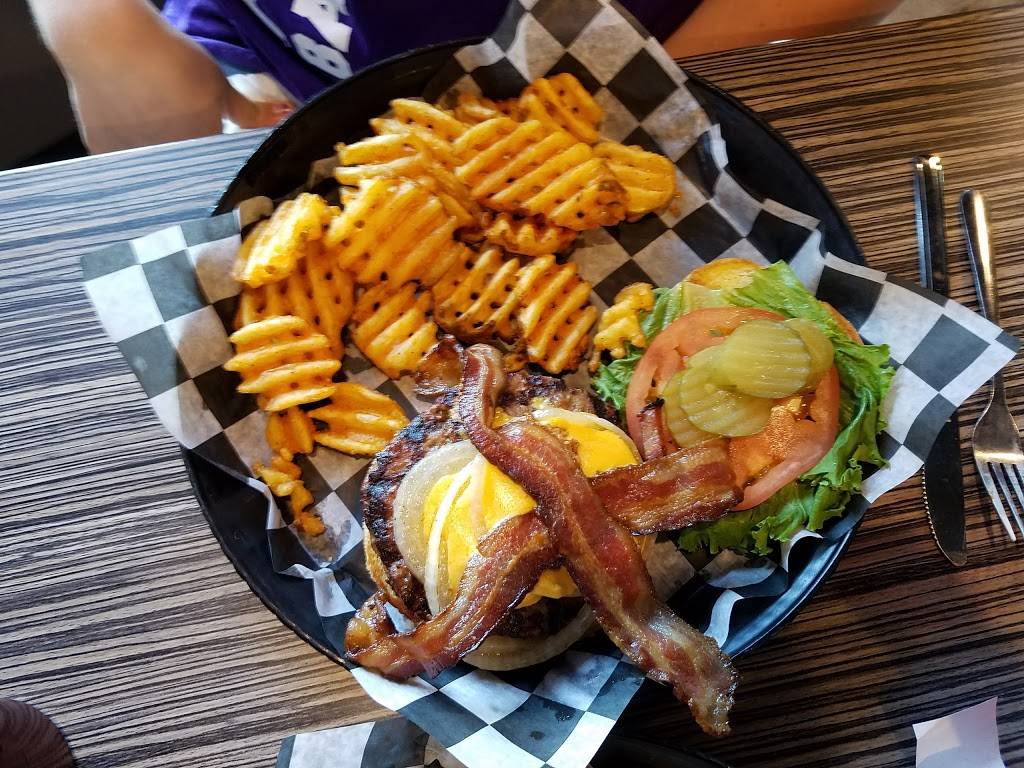 Brownies The Shed Bar and Grill | restaurant | 826 W Main St, New Albany, IN 47150, USA | 8129200030 OR +1 812-920-0030