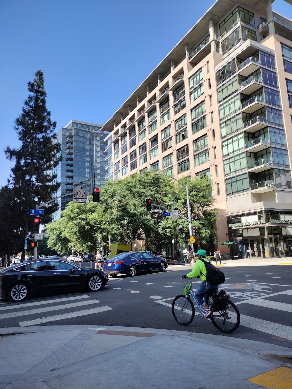 Starbucks | cafe | Elleven Condominium, 1111 S Grand Ave, Los Angeles, CA 90015, USA | 2137491751 OR +1 213-749-1751