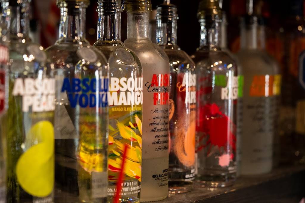 Off Base Bar & Grill | restaurant | 9522 Miramar Rd, San Diego, CA 92126, USA | 8585780757 OR +1 858-578-0757