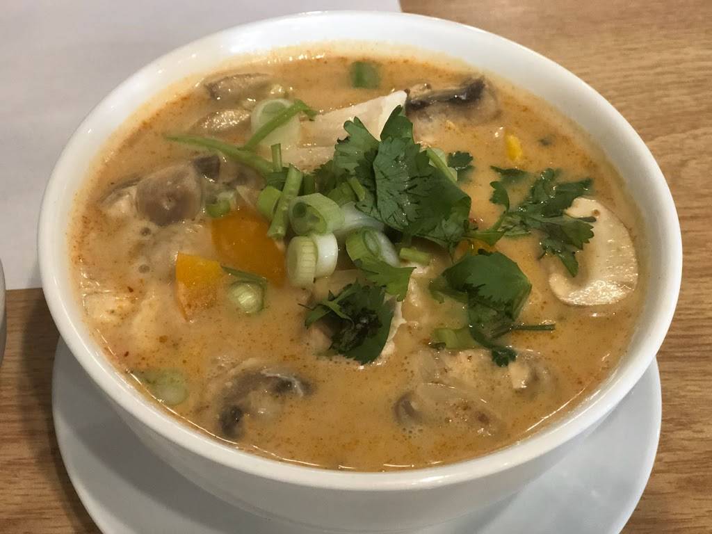 The Elephant Thai Cuisine | restaurant | 5353 W Devon Ave, Chicago, IL 60646, USA | 7734671168 OR +1 773-467-1168