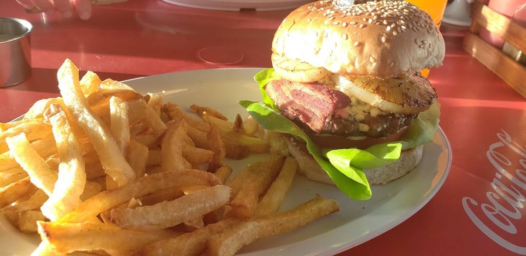 Bettys Authentic American Burgers | restaurant | Popotla KM 28, Villa Corona del Mar, 22713 Rosarito, B.C., Mexico | 016611162160 OR +52 661 116 2160