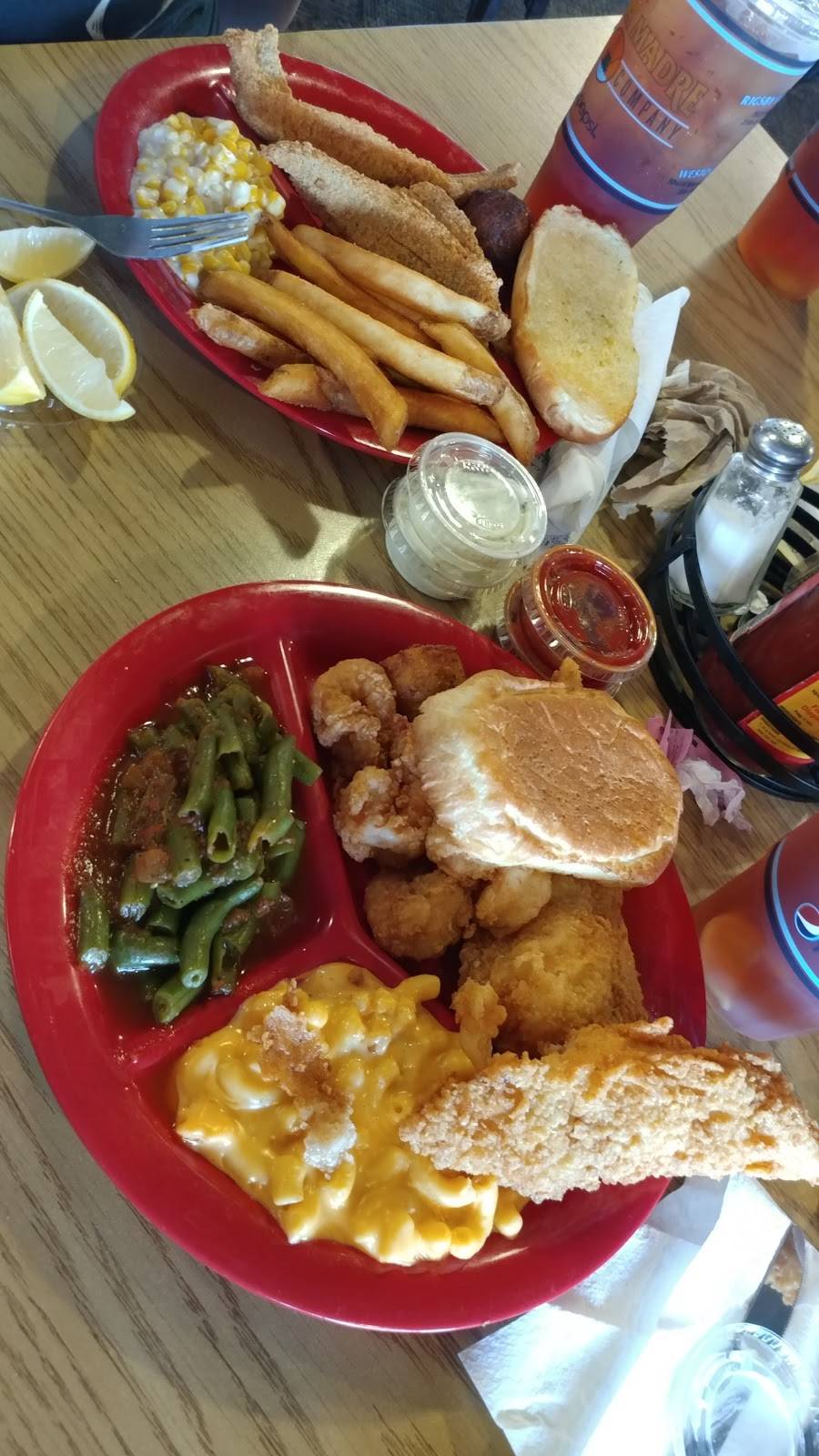 Laguna Madre Seafood Company | restaurant | 402 SW Military Dr, San Antonio, TX 78221, USA | 2102558746 OR +1 210-255-8746