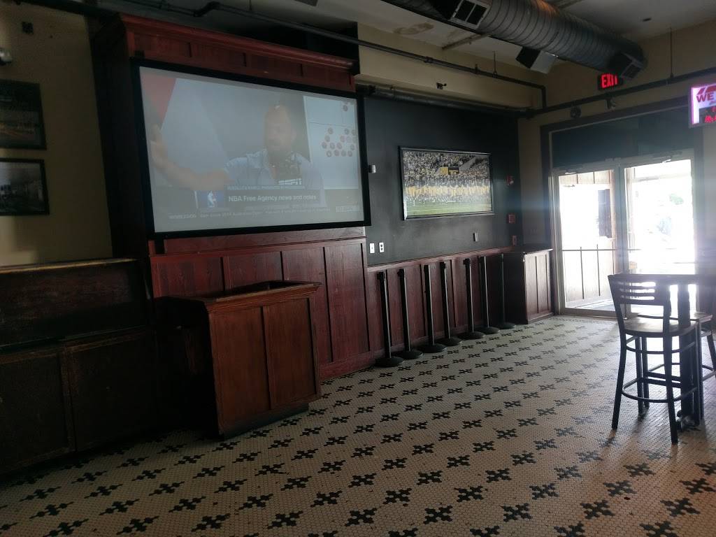 Summit | restaurant | 10 S Clinton St, Iowa City, IA 52240, USA | 3193547482 OR +1 319-354-7482