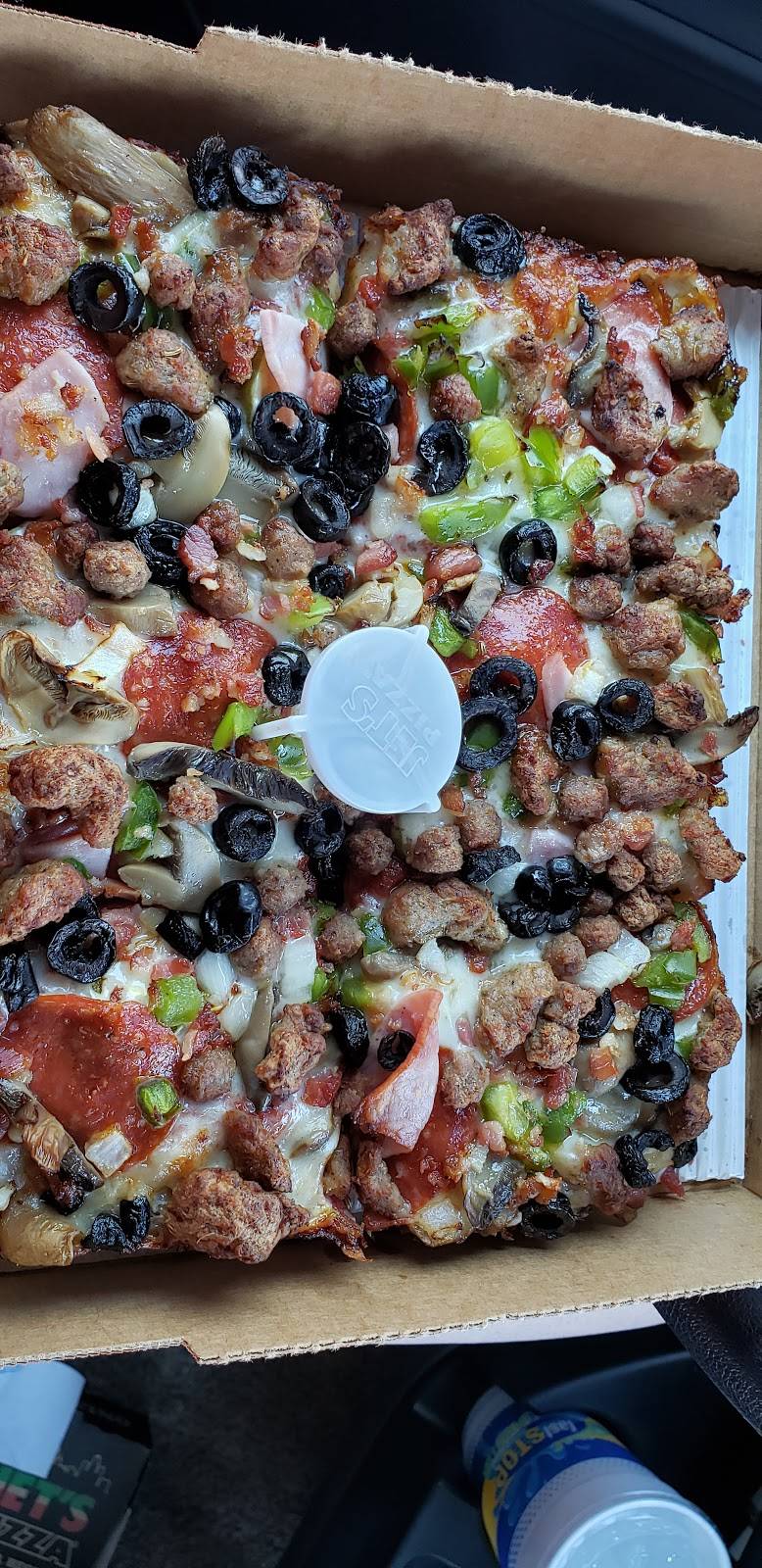 Jets Pizza | meal delivery | 3325 Memorial Blvd, Murfreesboro, TN 37129, USA | 6158965550 OR +1 615-896-5550