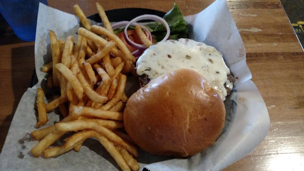 Kellys Bleachers Big Bend | restaurant | Vernon Ln, Big Bend, WI 53103, USA | 2626623600 OR +1 262-662-3600