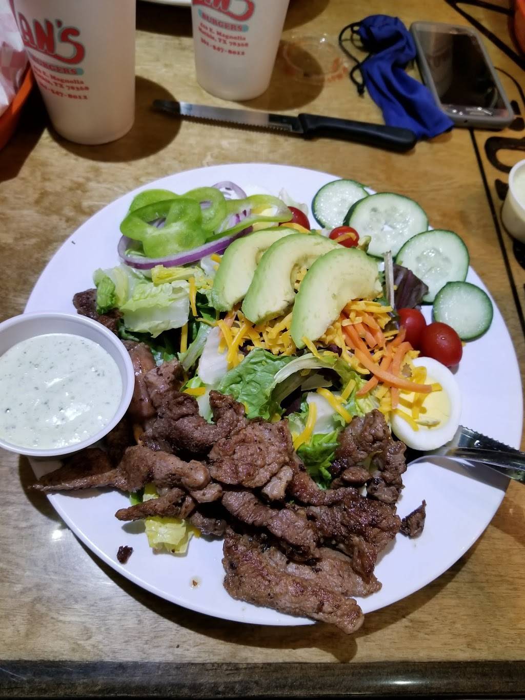 Vans Burgers & Soda Bar | restaurant | 411 E Magnolia St, Mathis, TX 78368, USA | 3615478012 OR +1 361-547-8012