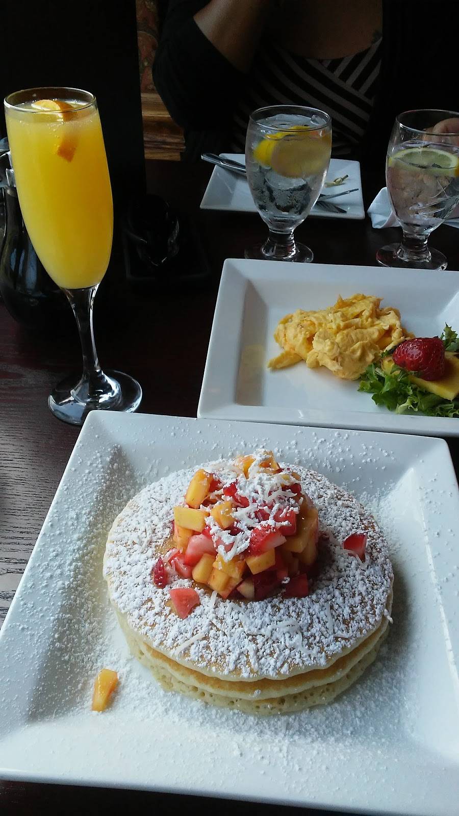 Woodbridge Social | restaurant | 12 Selden St, Woodbridge, CT 06525, USA | 2035539135 OR +1 203-553-9135